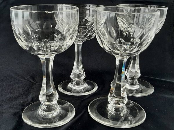 Antieke kristallen glazen.