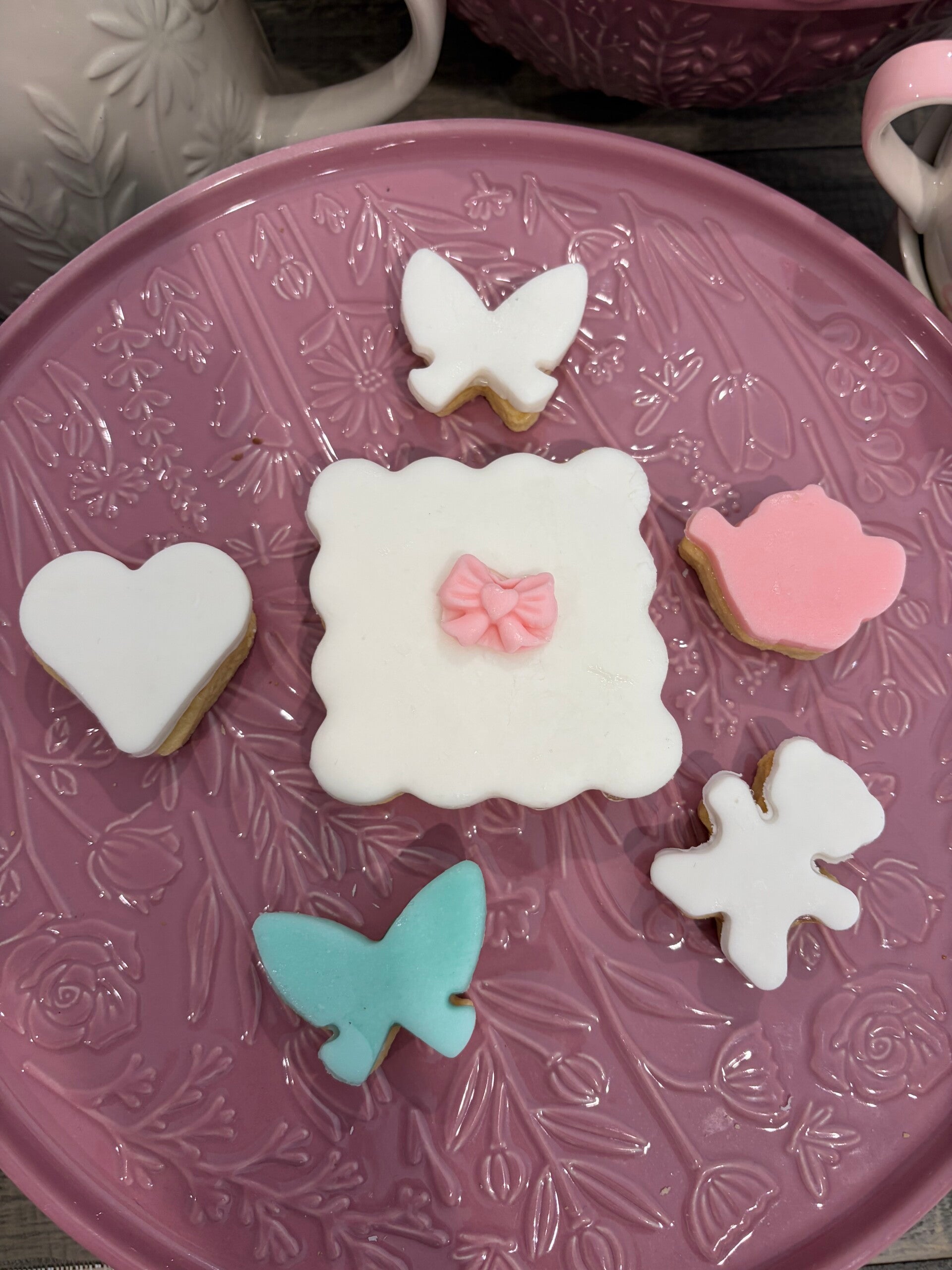 Cutsy Cookies | Box 6 large & 6 Extra Small | $30