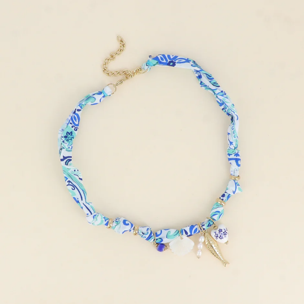 Ketting - stoffen lint, geglazuurd keramisch hart, parelmoerschelp, vis en zoetwaterparels