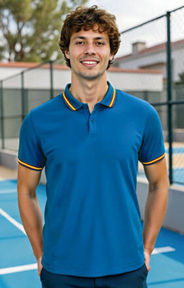 Polo técnico de manga corta con bandera