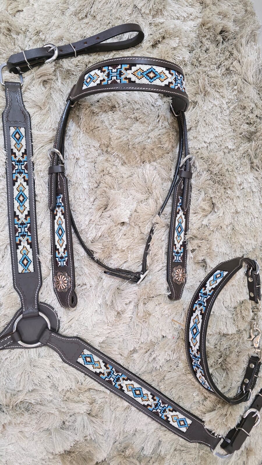 Blue/beige beaded tack set