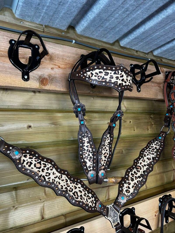 Dark leather Leopard tack set