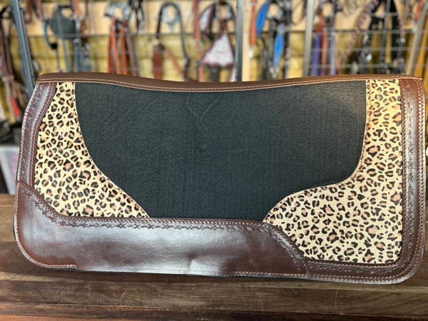 Black leopard felt pad