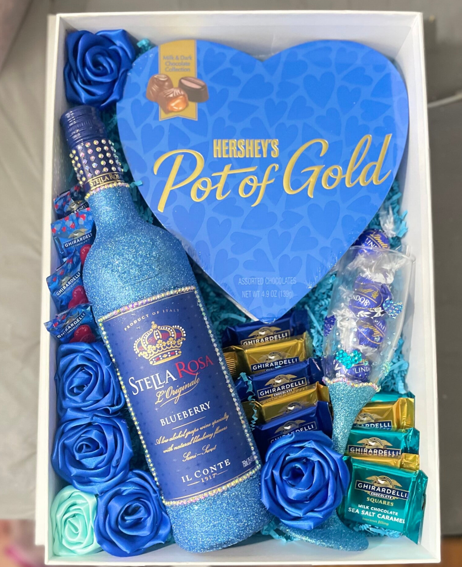 Blueberry Stella Rosa wine gift box 21+