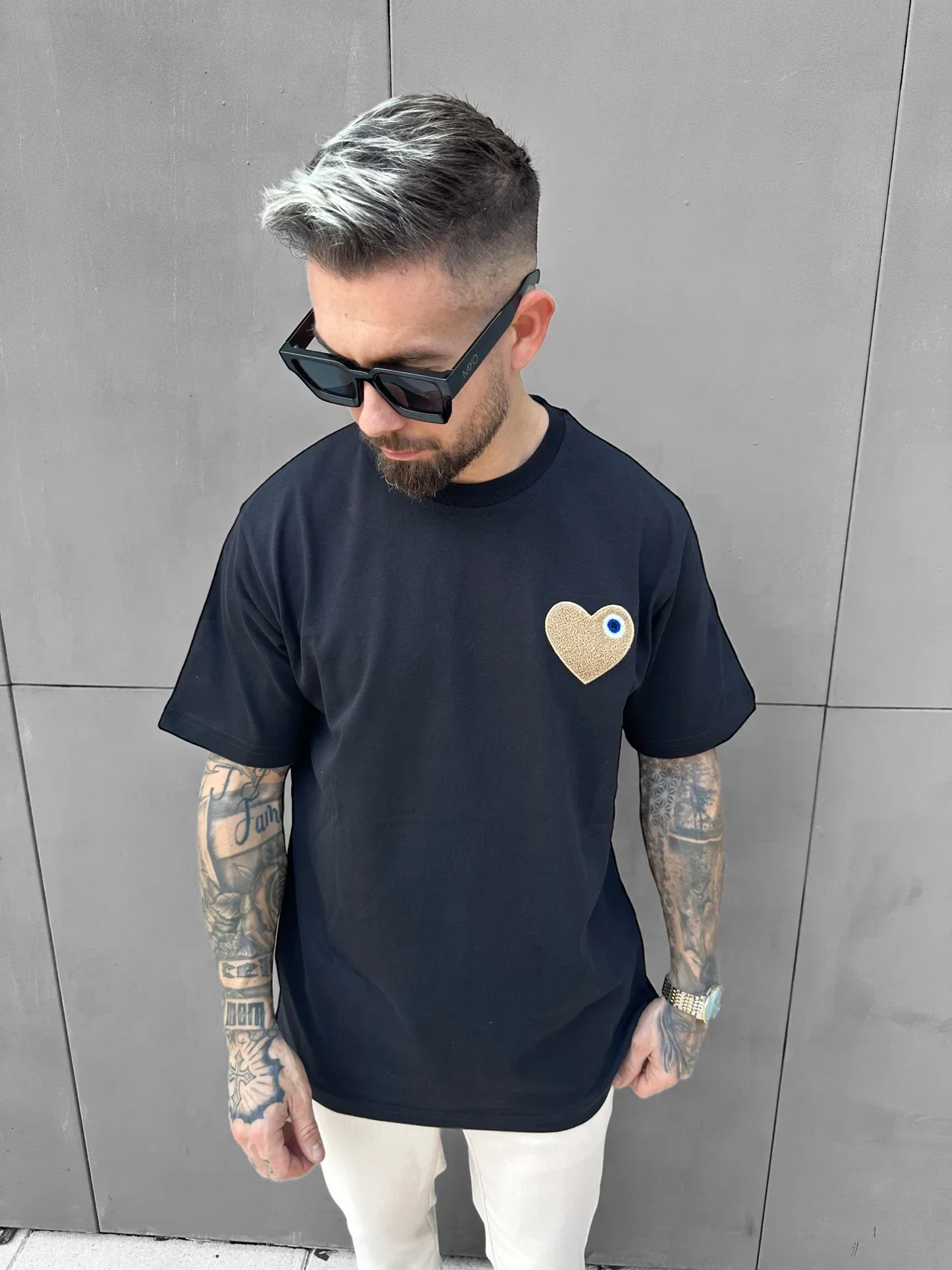 ADJ - T-SHIRT NOIR COEUR BEIGE