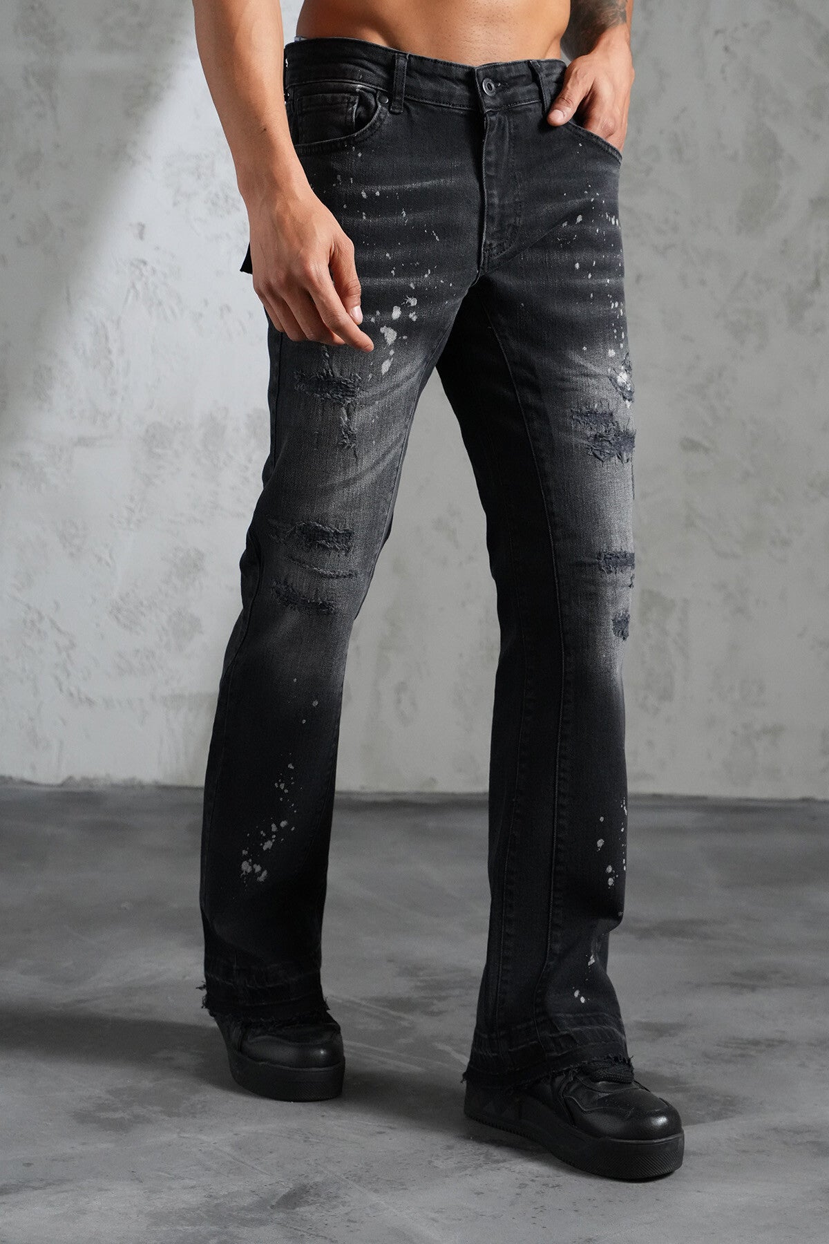 Jean IKAO Black Distressed