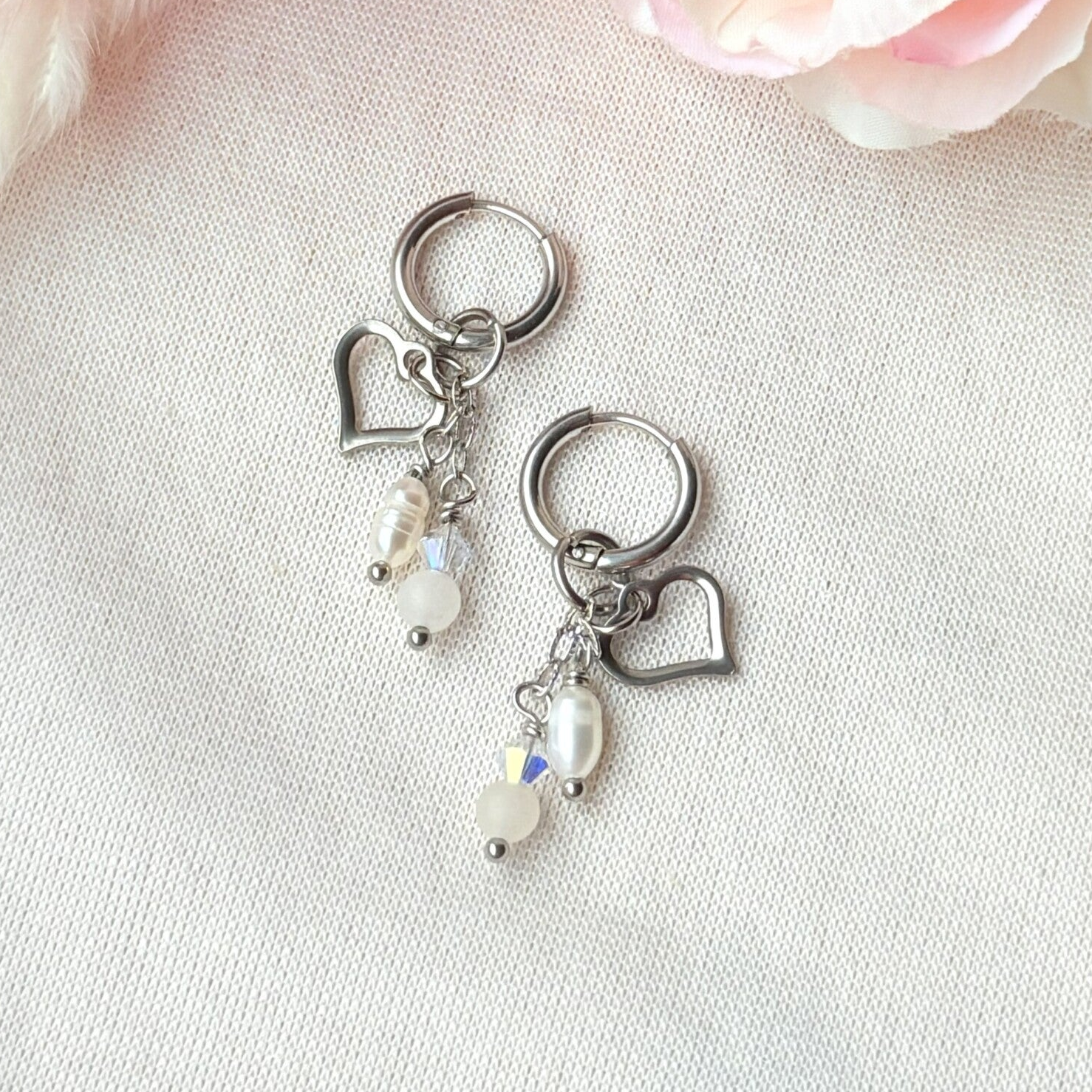 Edelstahl Creolen mit Herz & Süßwasserperle | Minimalistischer Schmuck