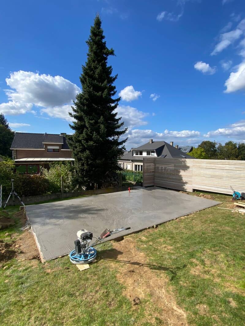 Start van een tuinhuis met loungehoek op maat.jpg