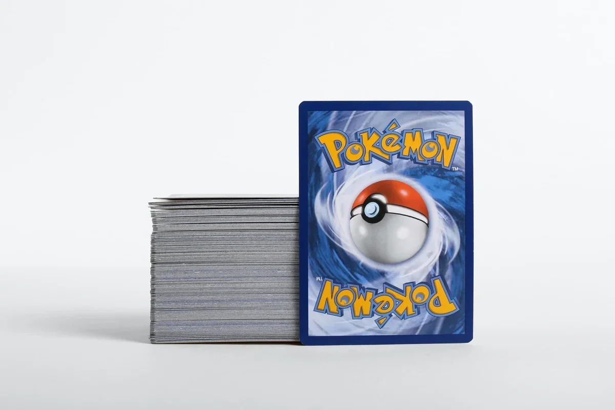 Bundel van 100 Pokémon kaarten