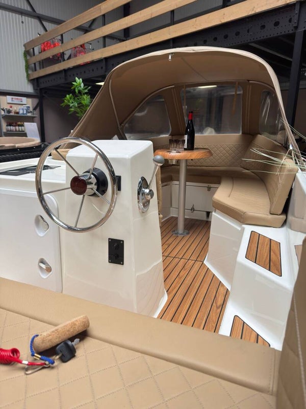 Silveryacht 525 - Selva 15pk - Buiskap