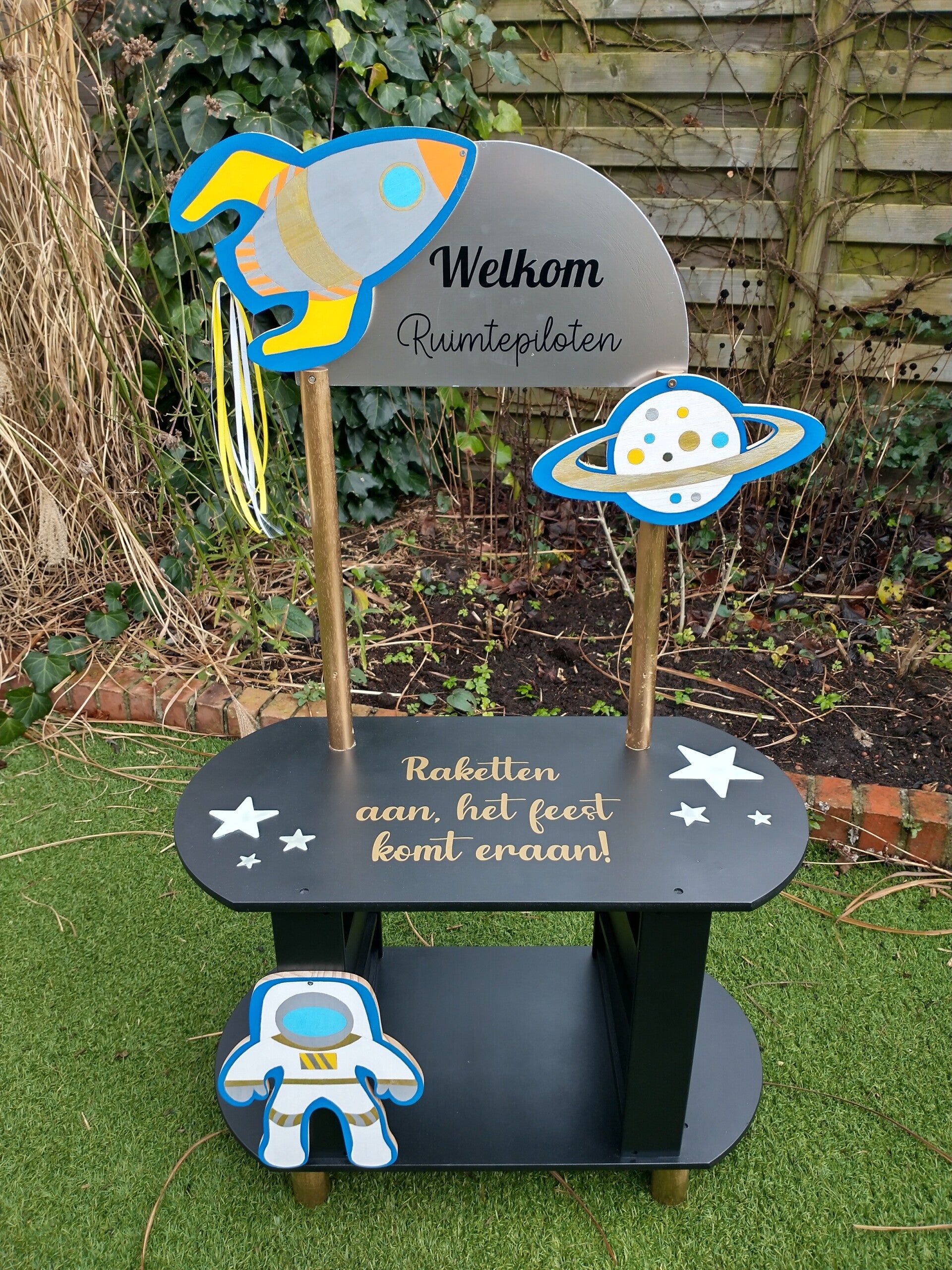 Welkom ruimtepiloten " Raketten aan, het feest komt eraan"