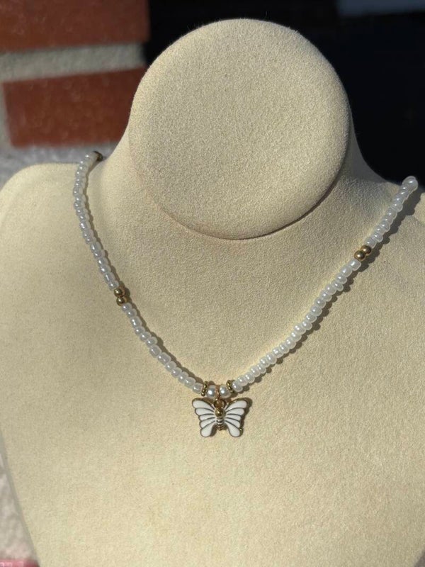 Kinderketting wit met vlinder bedel