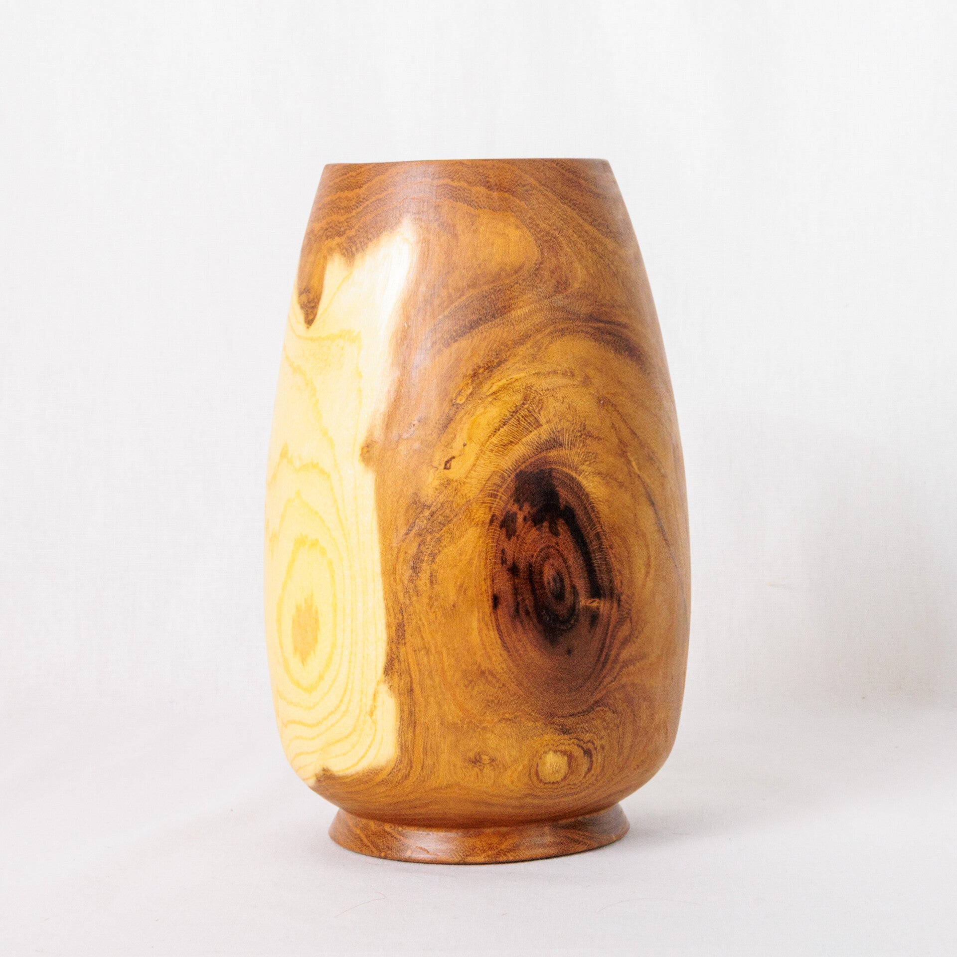 Vaas van Goudenregenhout