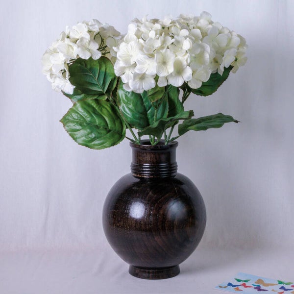 Vaas van gebeitst Eikenhout