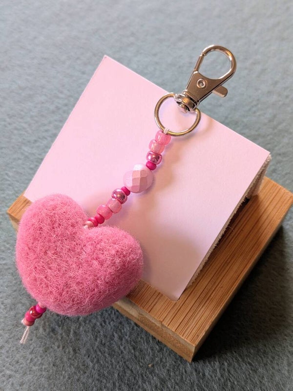 Bijou de sac en laine feutrée - Coeurs - fabriqués à la demande