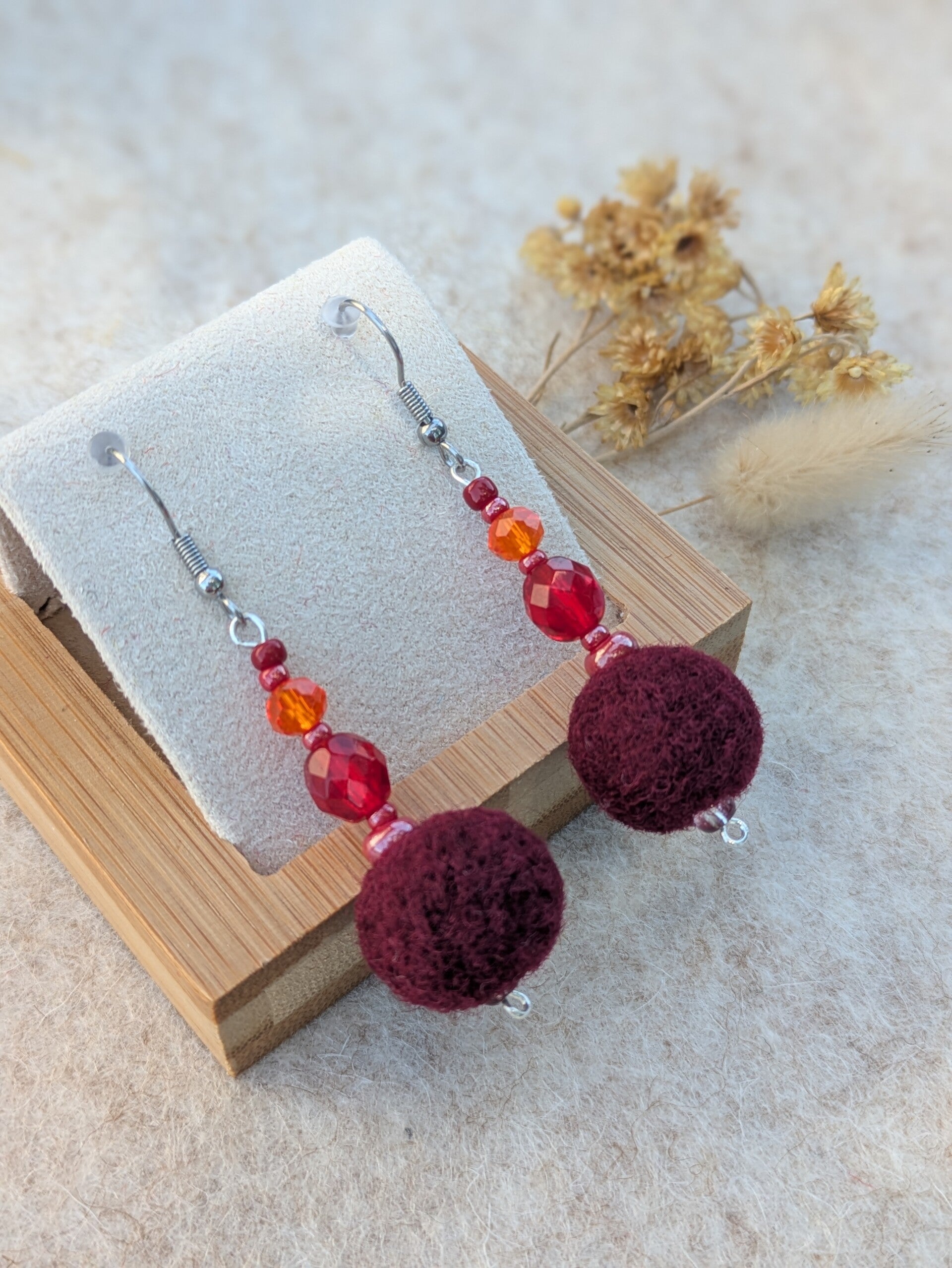 Boucles d'oreilles en laine feutrée - rouges