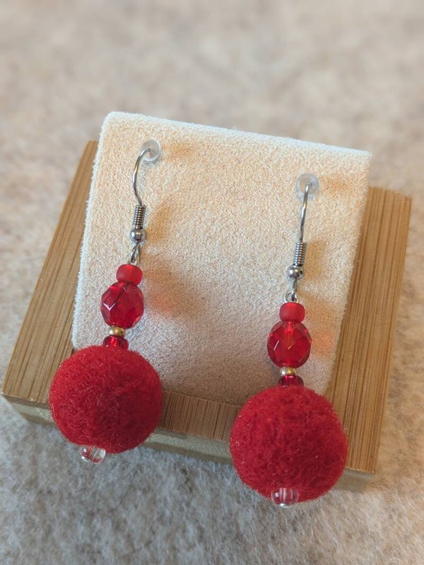 Boucles d'oreilles courtes - cerise - Fabriquées à la demande