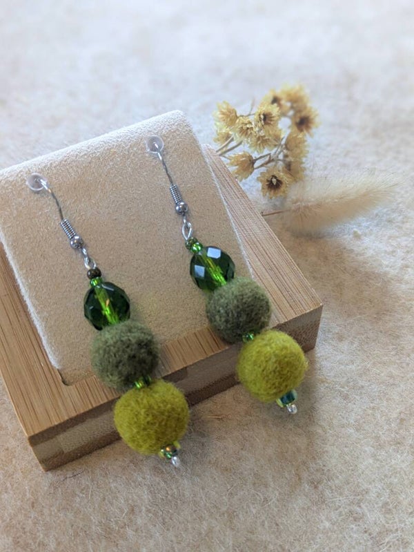Boucles d'oreilles bicolores - kaki et vertes pommes