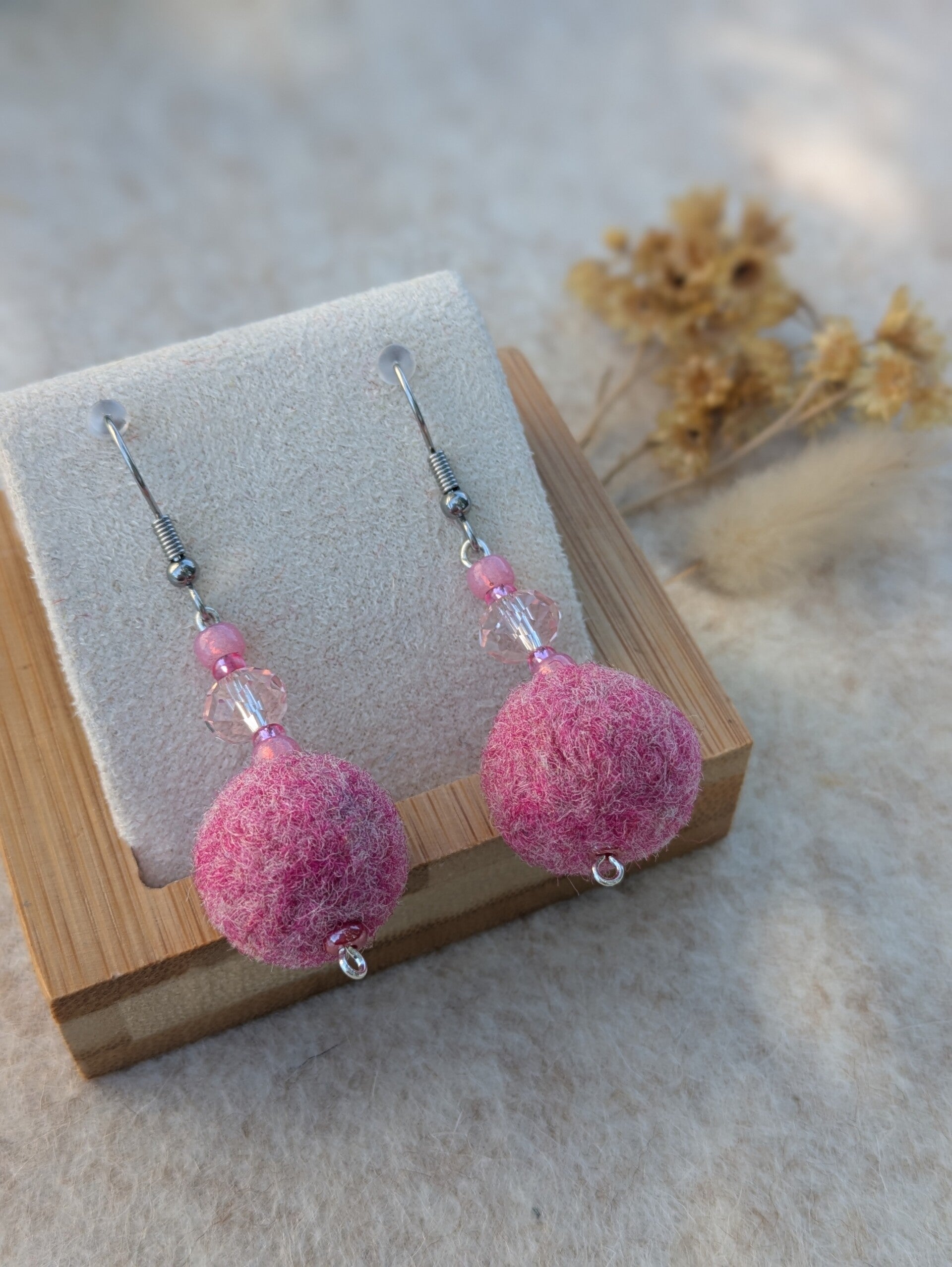 boucles d'oreilles en laine feutrée