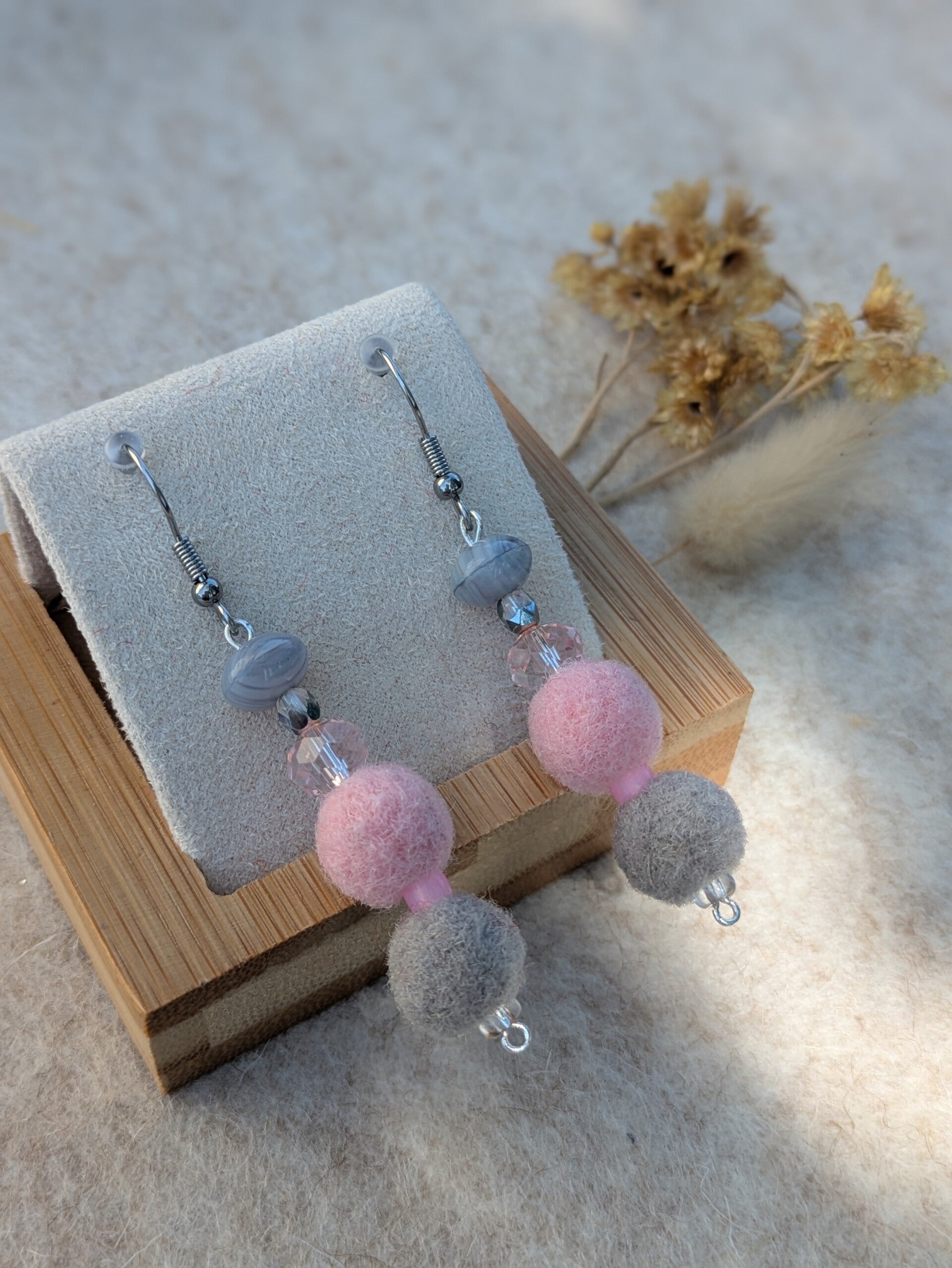 Boucles d'oreilles bicolores - roses claires et grises claires