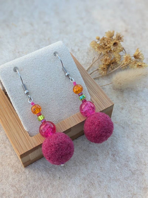 Boucles d'oreilles en laine feutrée - roses