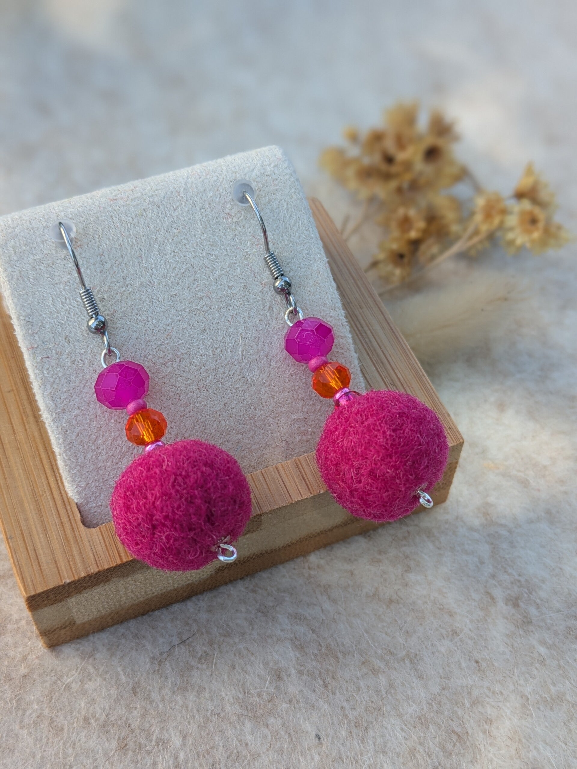 boucles d'oreilles en laine feutrée