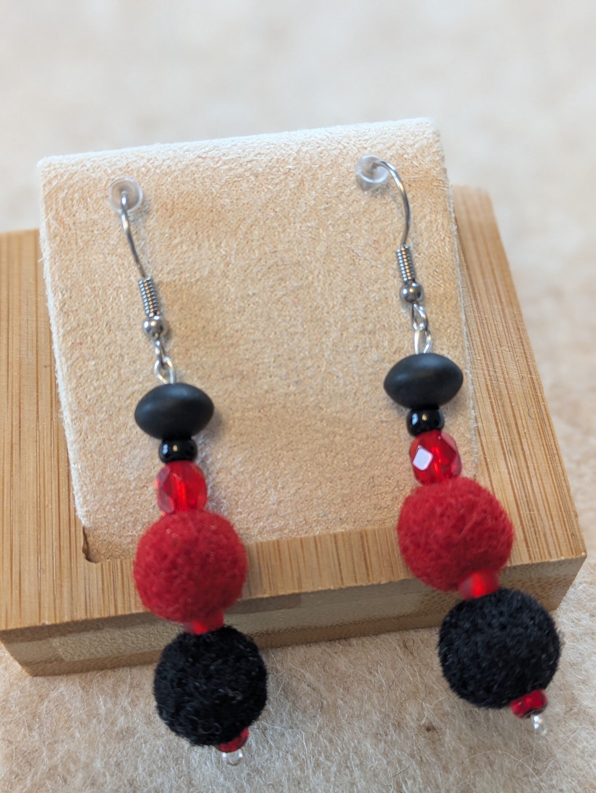 Boucles d'oreilles bicolores - rouges et noires