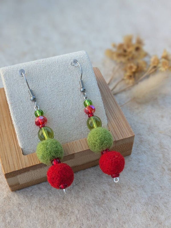 Boucles d'oreilles bicolores - vertes et rouges-sur commande