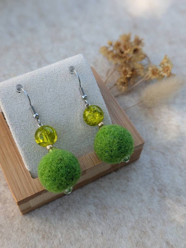 Boucles d'oreilles courtes - vertes