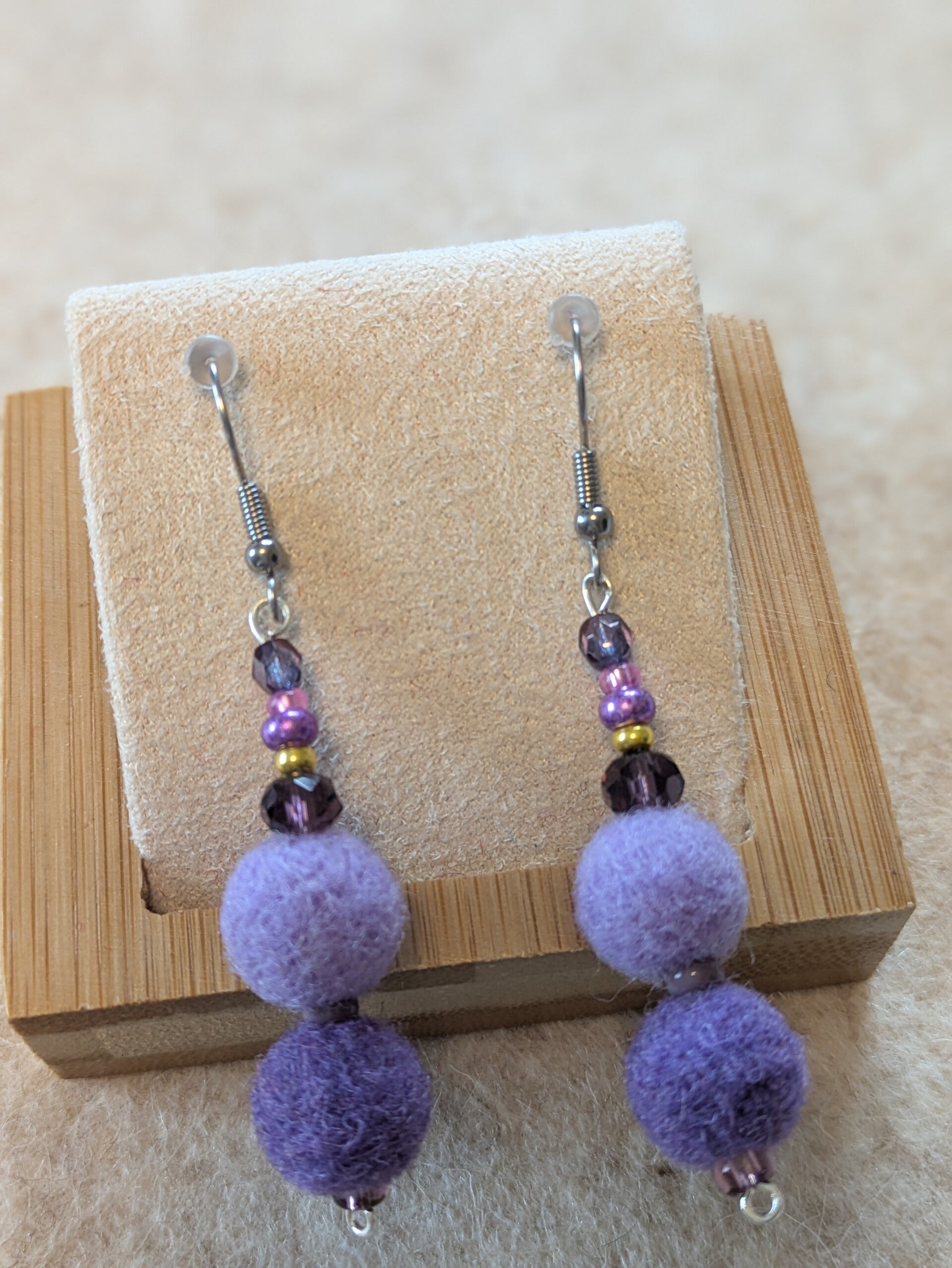 Boucles d'oreilles bicolores - violettes claires et violettes foncées