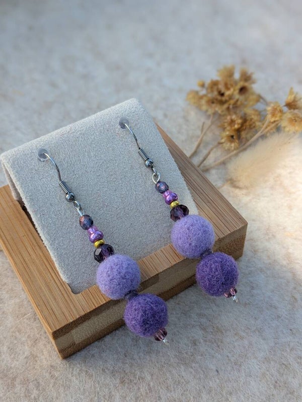 Boucles d'oreilles bicolores - violettes claires et violettes foncées-sur commande