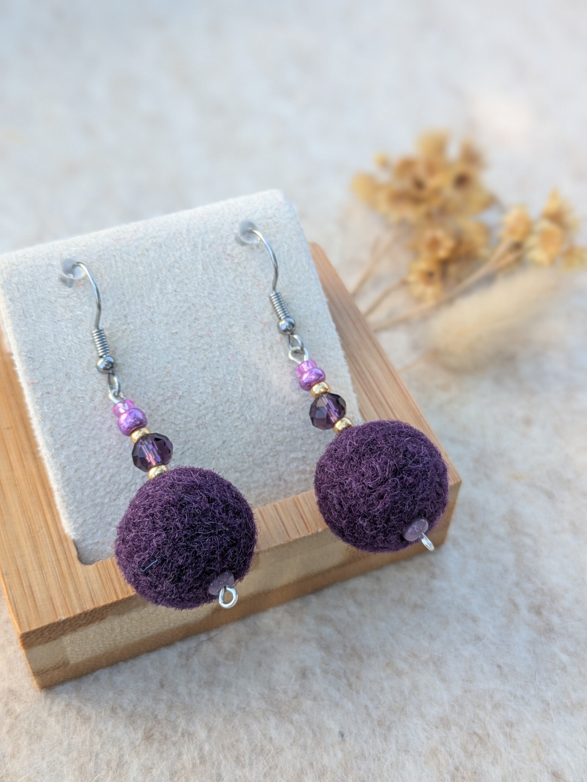 Boucles d'oreilles courtes - violettes