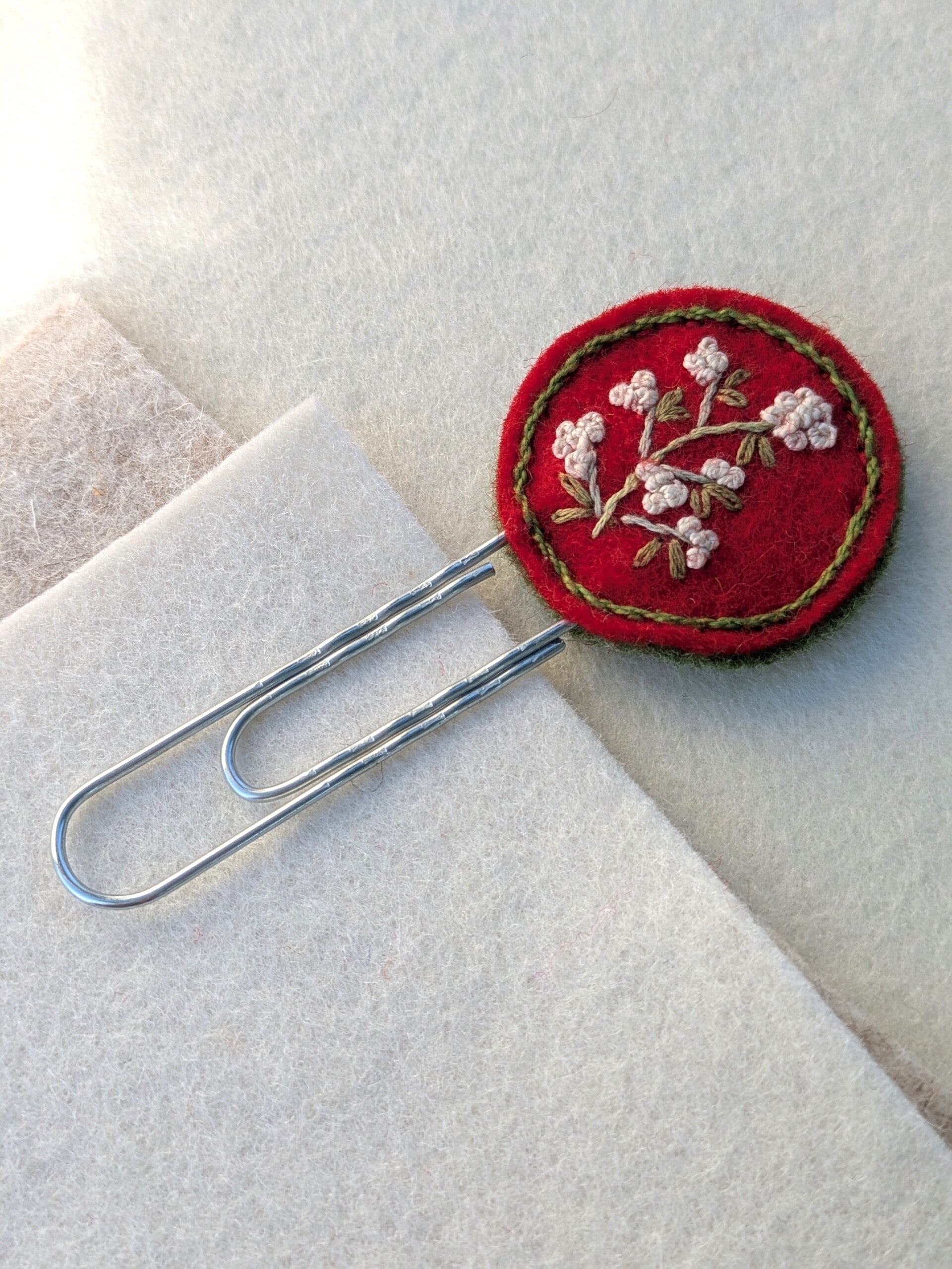 Petit marque-page laine feutrée