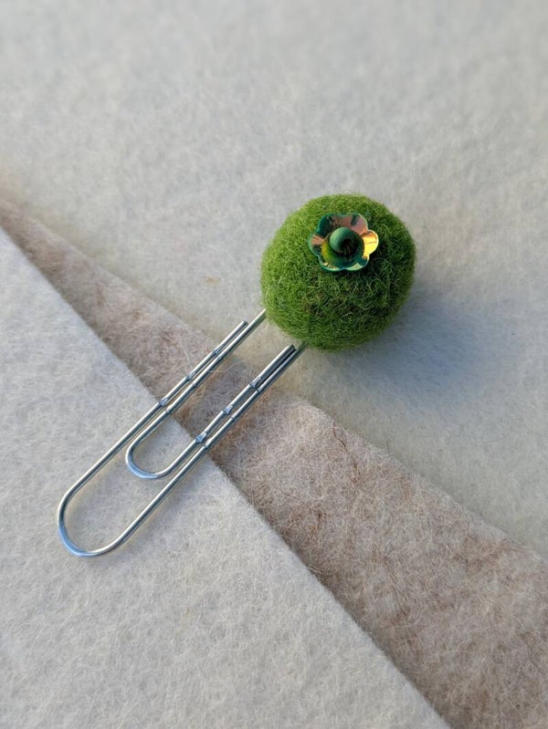 Petit marque-page laine feutrée sequin - vert