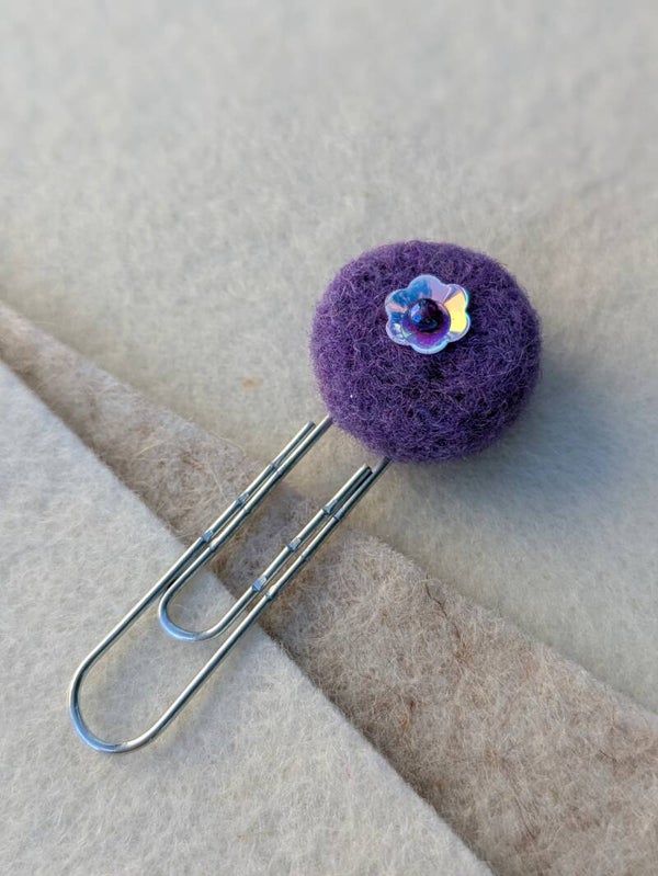 Petit marque-page laine feutrée sequin - violet