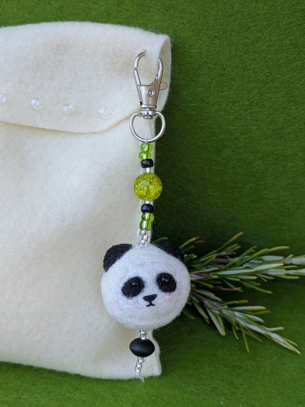 Bijou de sac en laine feutrée - Panda