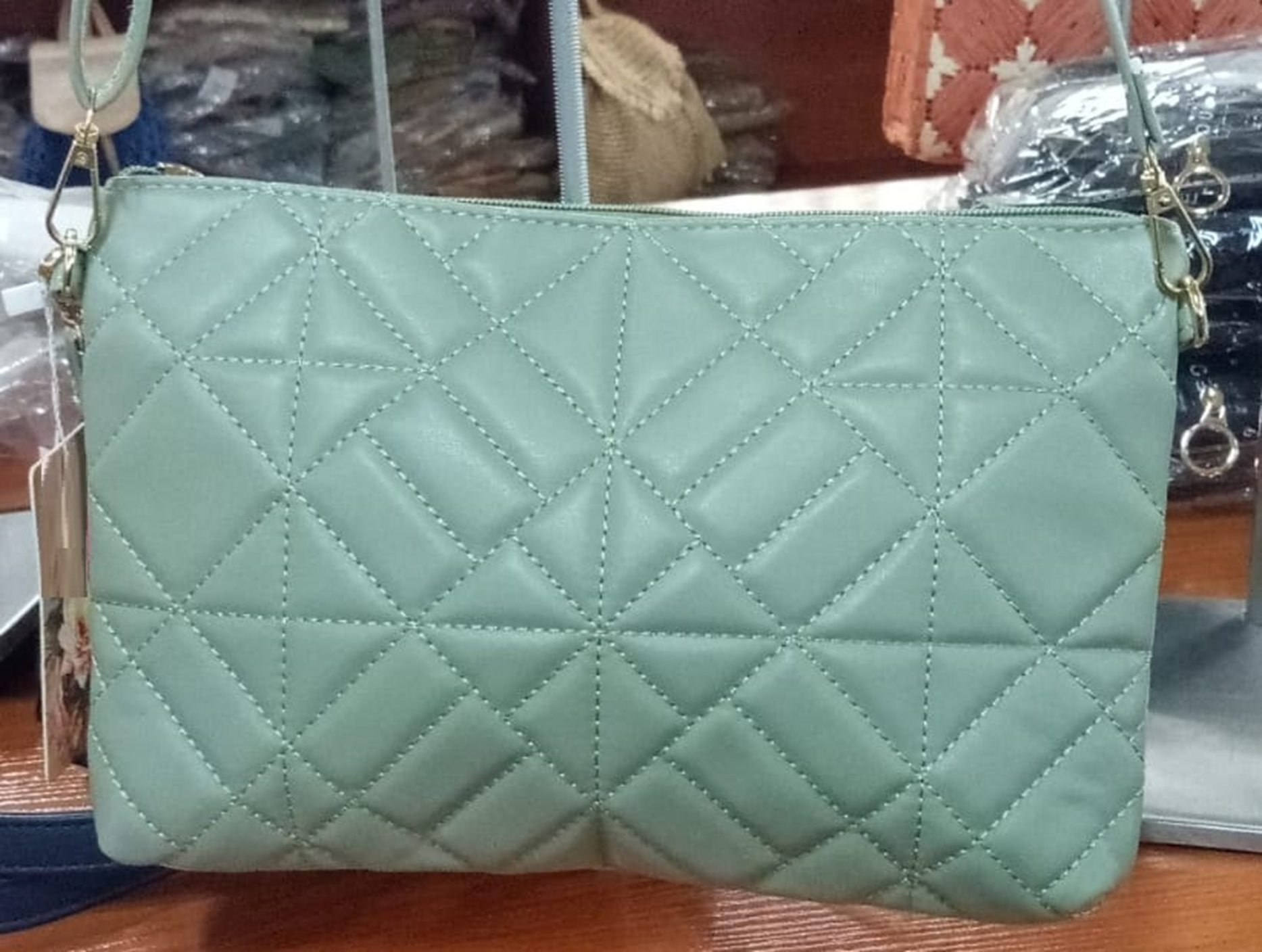 BOLSO ALARGADO BRILLO PASTEL