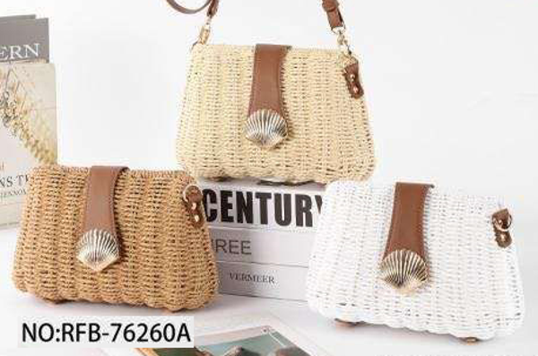 BOLSO RATTAN RIGIDO BROCHE CONCHA 25x17cm