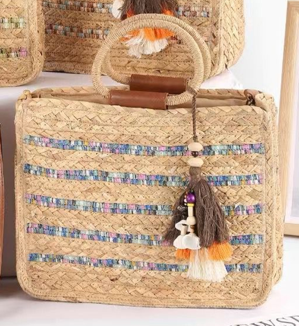 -BOLSO CUADRADO RATTAN BORLA 32x25cm