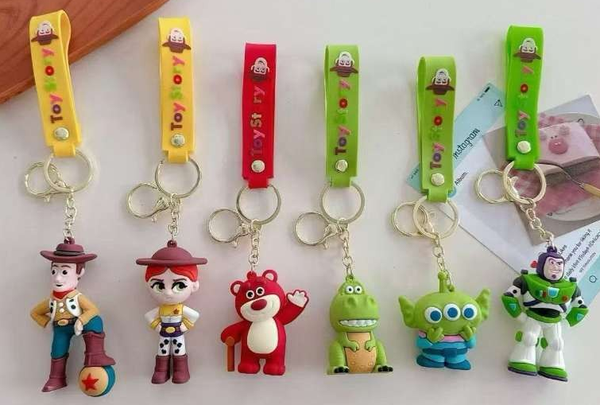 LLAVERO ENGOMADO TOY STORY 5