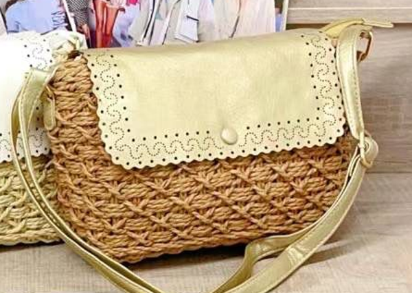 -BOLSO MIMBRE MATERIAL BROCHE 22x18cm