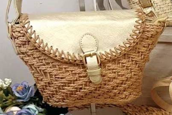 -BOLSO MIMBRE MATERIAL HEBILLA 22x18cm