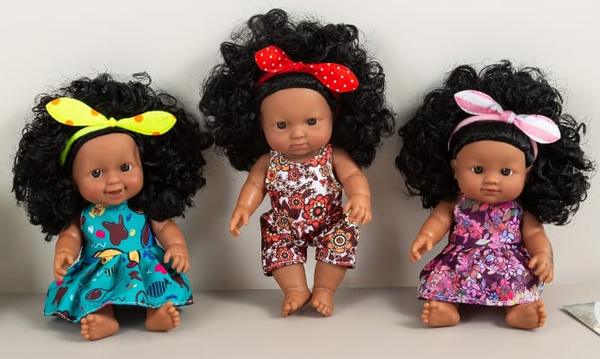 MUÑECA NEGRITA LAZO ROPA 20cm