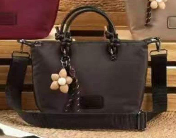 BOLSO ACOLCHADO ADORNO 30x22cm