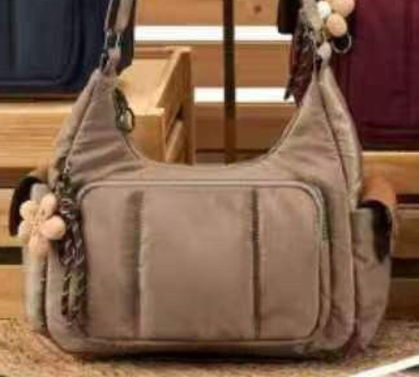 BOLSO ACOLCHADO ADORNO 33x27cm