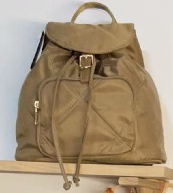 MOCHILA PASEO SOLAPA 30x22cm