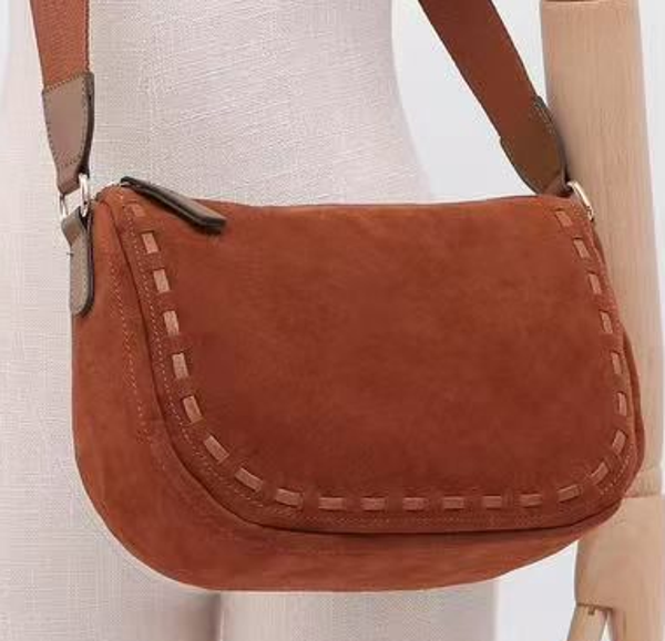 BOLSO OVALADO COSTURAS 28x20cm
