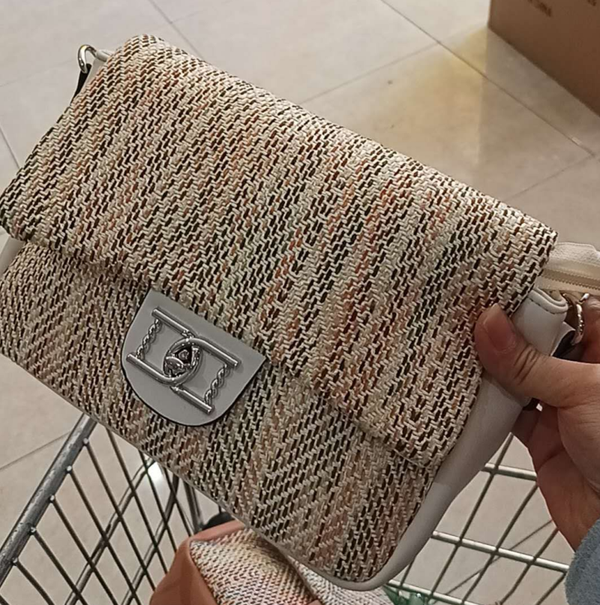 -BOLSO RECTANGULAR SOLAPA TEJIDO 27x19cm