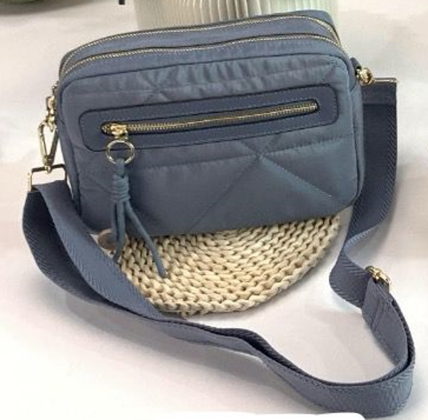 BOLSO BANDOLERA ACOLCHADO 3CREM. 25x17cm