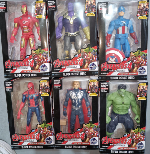 FIGURA AVENGERS CAJA LUZ